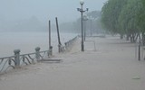 Công an Quảng Ninh nỗ lực giúp người dân chống bão